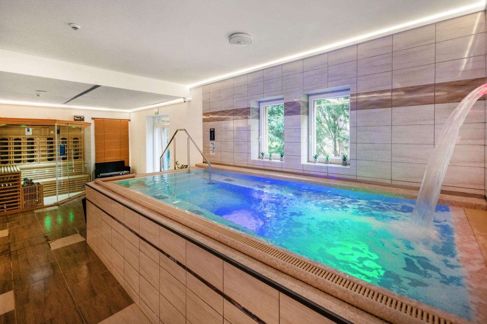 Royal Club Hotel 4*