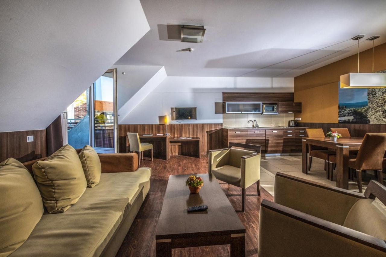 Royal Club Hotel